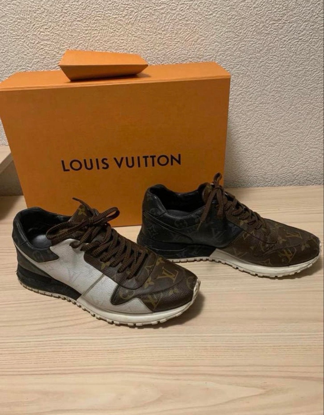 Louis Vuitton Run Away Sneakers - Maat 42, Ophalen of Verzenden, Gedragen, Bruin, Sneakers of Gympen