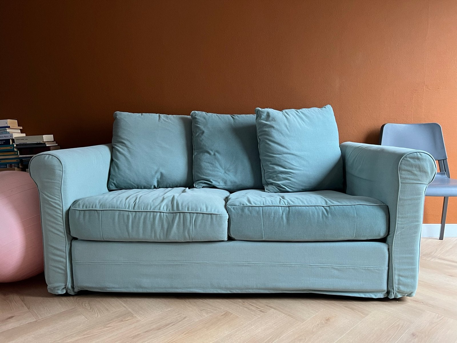Comfortabele 2-zitsbank in lichtblauw/groen, Ophalen, Gebruikt, 150 tot 200 cm, Tweepersoons