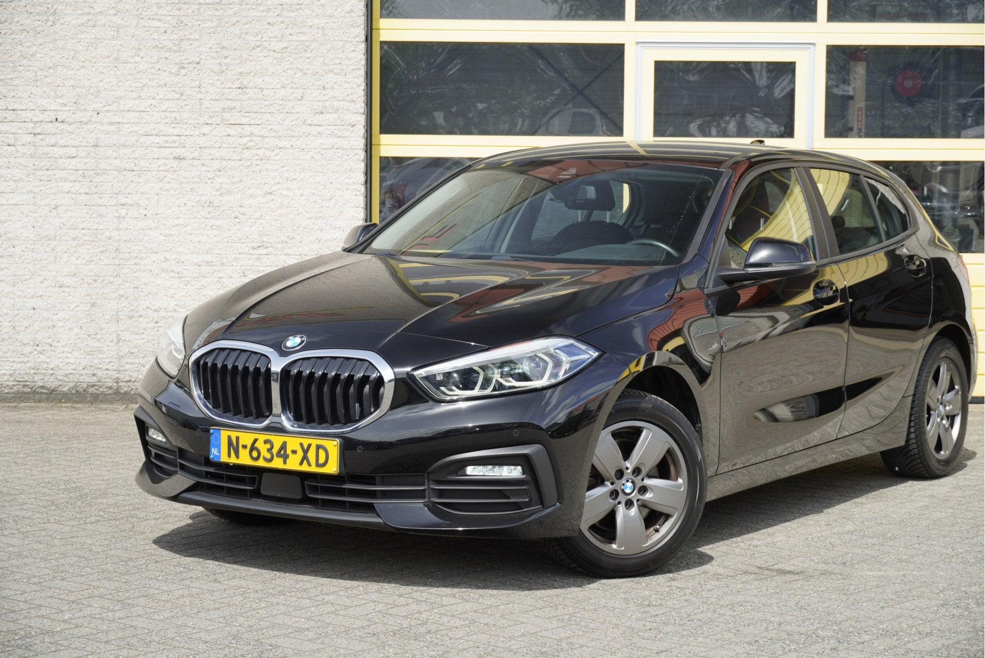 BMW 1 Serie 118i Automaat! 5drs Business Edition BJ2022 Lmv, Dealer onderhouden, Gebruikt, Zwart, Origineel Nederlands