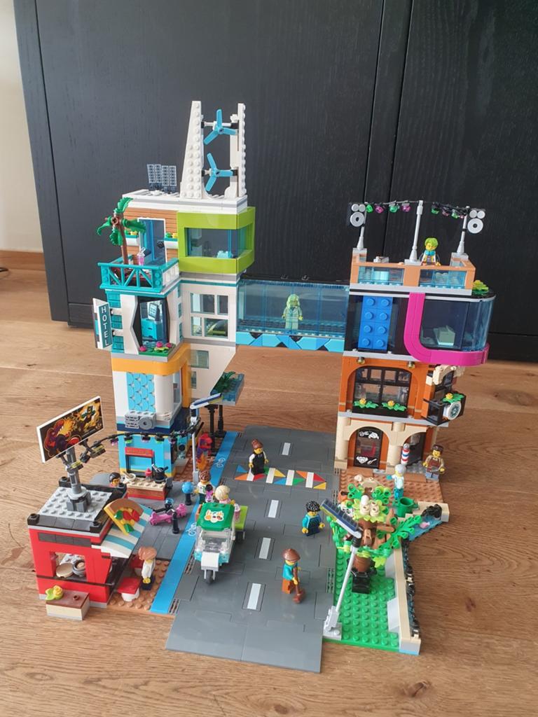 Lego City Binnenstad 60380, Ophalen of Verzenden, Zo goed als nieuw
