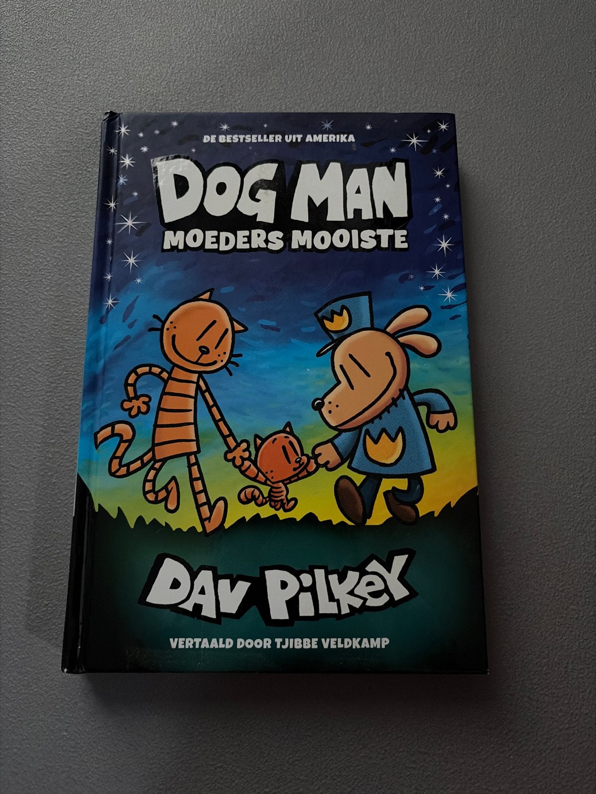 Dog Man: Moeders Mooiste - Dav Pilkey (Zo goed als nieuw), Ophalen of Verzenden, Zo goed als nieuw, Fictie algemeen