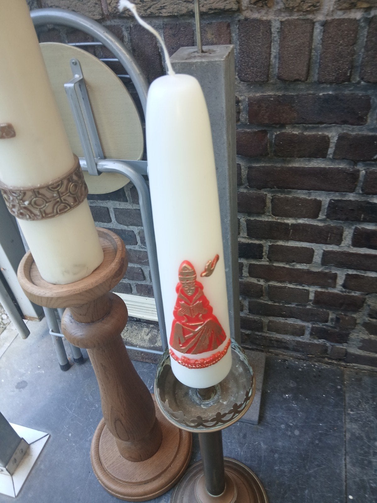 Twee antieke kaarsen met kandelaars, Ophalen of Verzenden