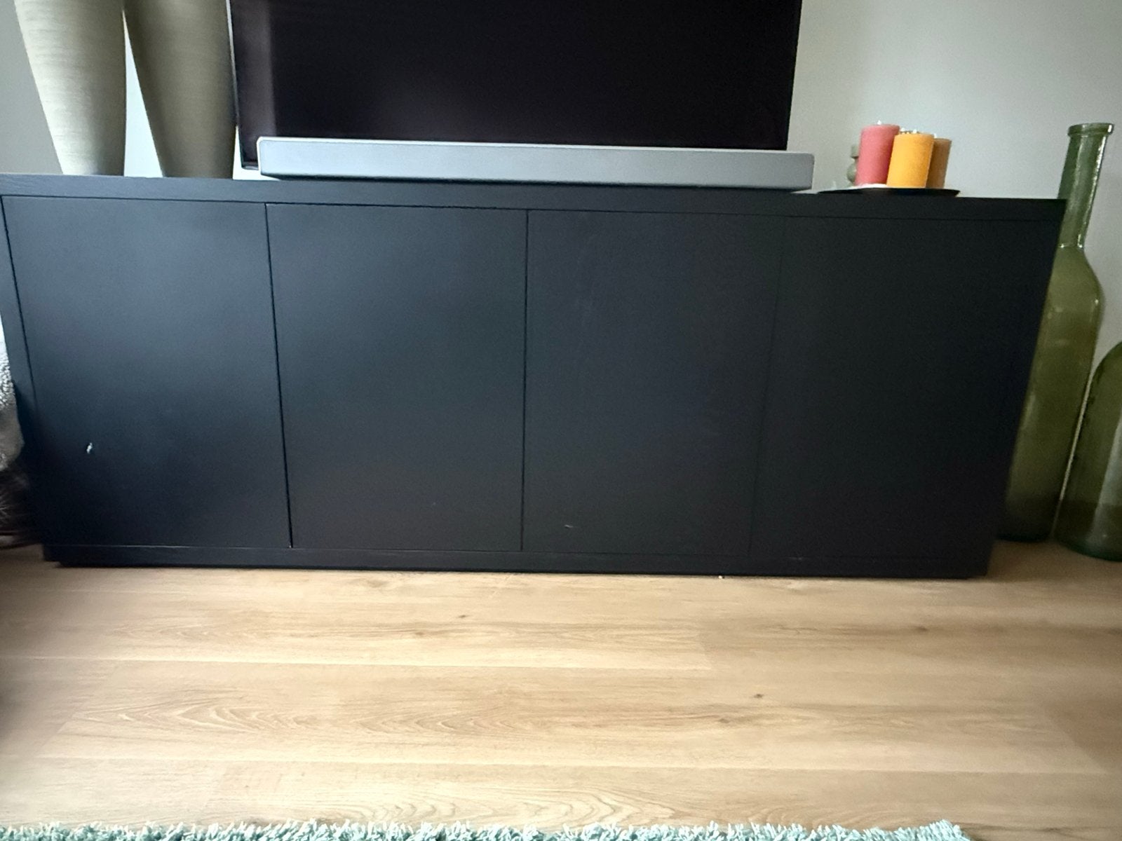 Zwart dressoir met 4 deuren - Ruime opbergkast, Ophalen, Gebruikt, 200 cm of meer, 25 tot 50 cm