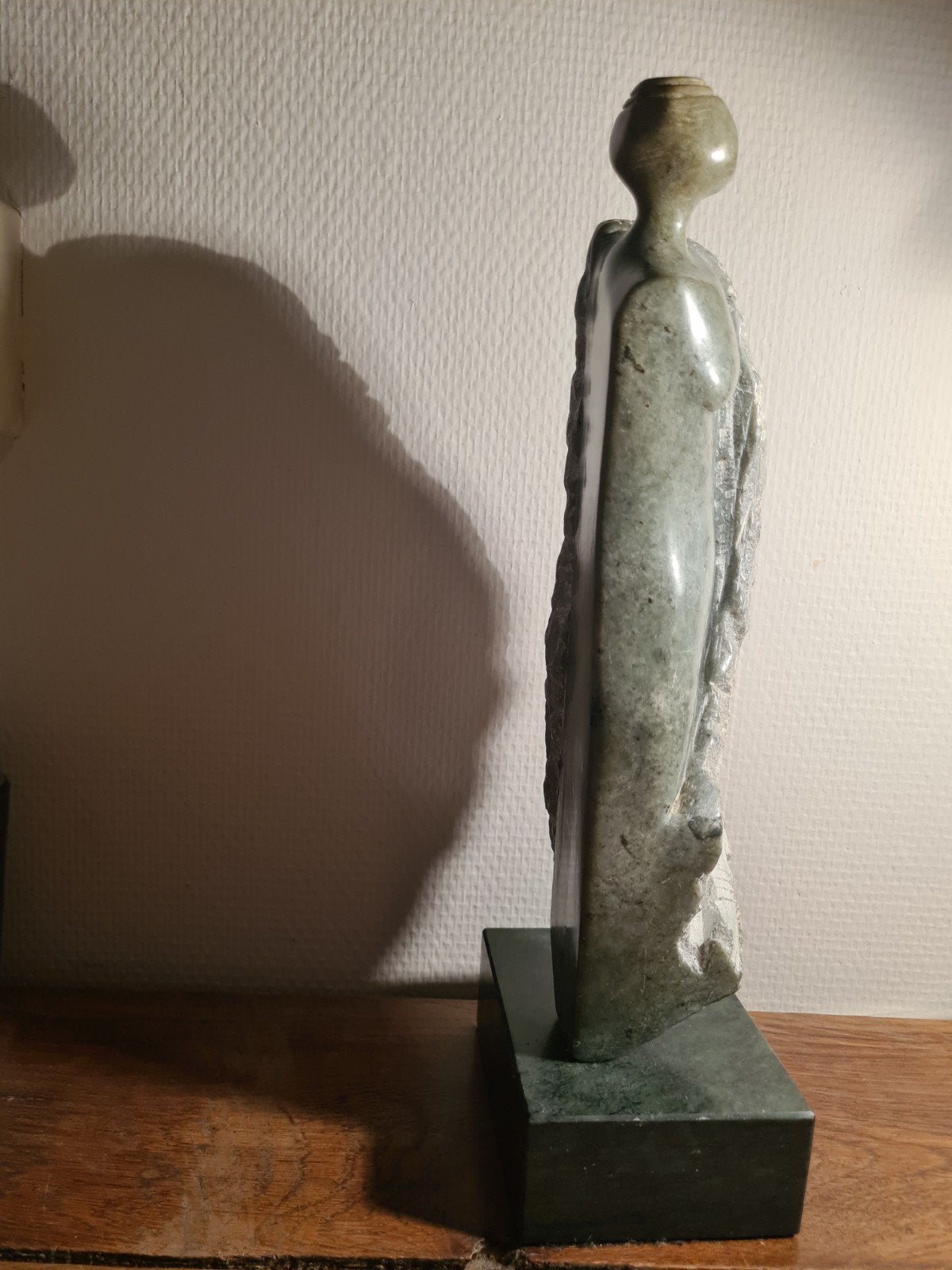Serpentino stenen sculptuur, Japans, vrouw in kimono, Natuurlijk materiaal, Ophalen of Verzenden, 20 - 50 cm, Beeld
