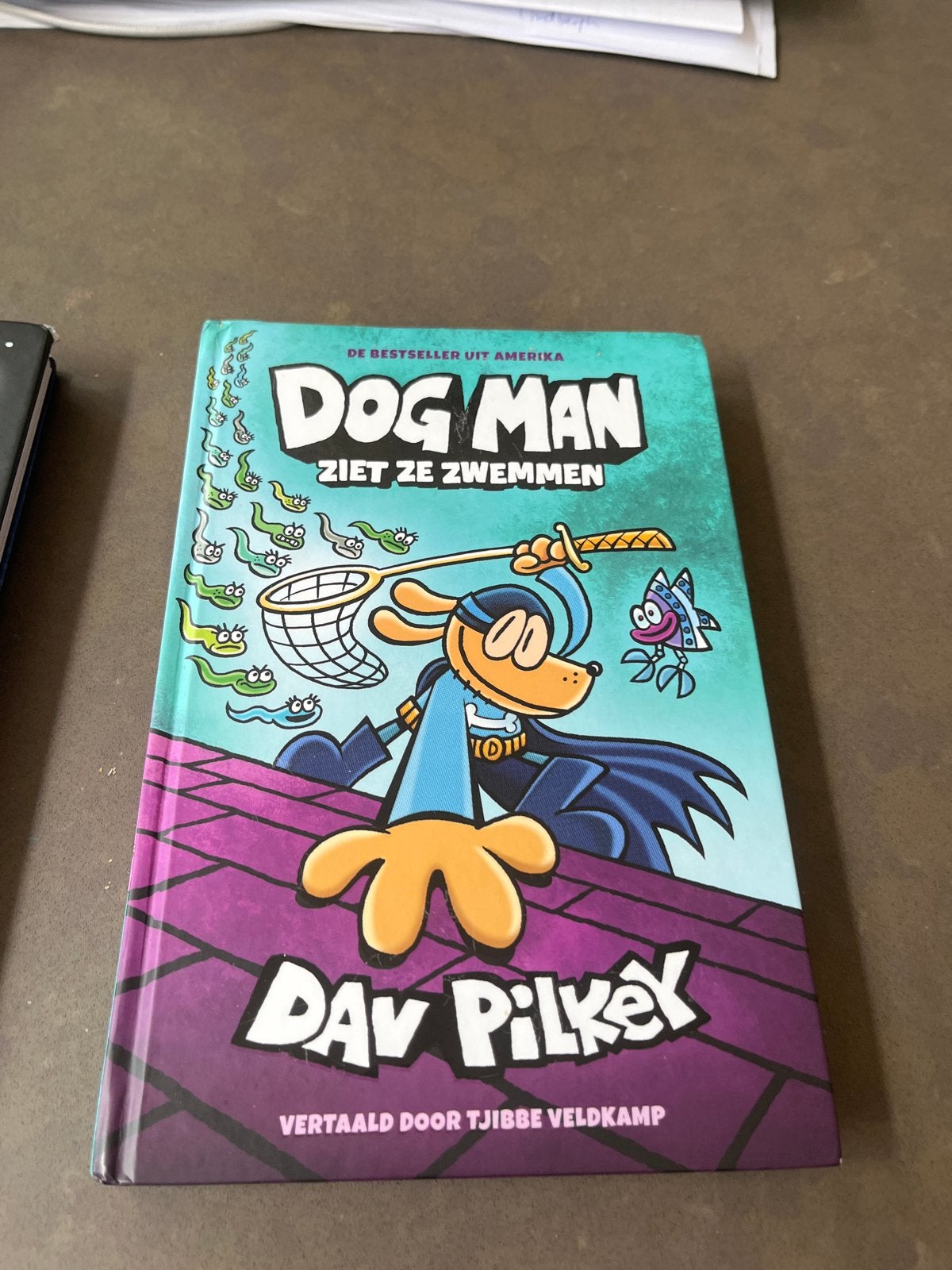 Dog Man: Ziet Ze Zwemmen - Dav Pilkey (Bestseller), Ophalen of Verzenden, Zo goed als nieuw, Fictie