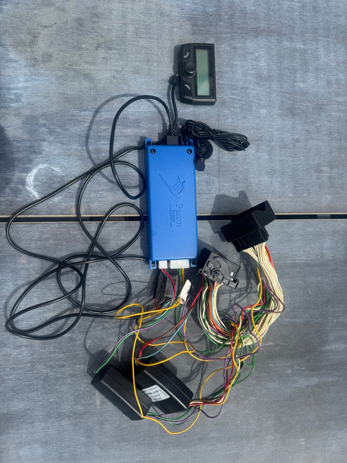 Parrot Bluebox Carkit met Display en Kabelboom Ford Mondeo 3, Ophalen of Verzenden, Gebruikt
