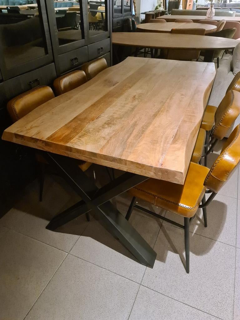 Nieuwe eettafel 180x90cm boomstam mangohout kruispoot €295, Ophalen, ., Nieuw, .