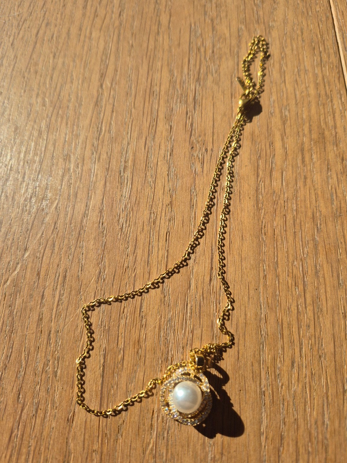 Gouden ketting met parel en diamanten, Overige materialen, Ophalen of Verzenden, Zo goed als nieuw, Met edelsteen