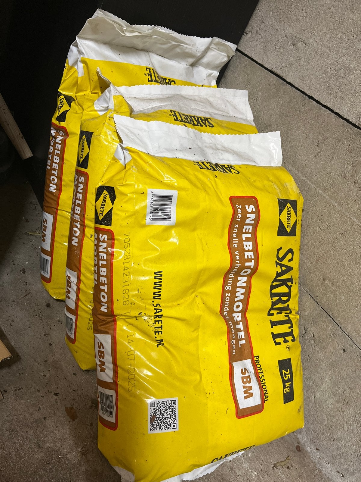 3 zakken Snelbetonmortel 25kg - Sakrete SBM, Ophalen, Zo goed als nieuw