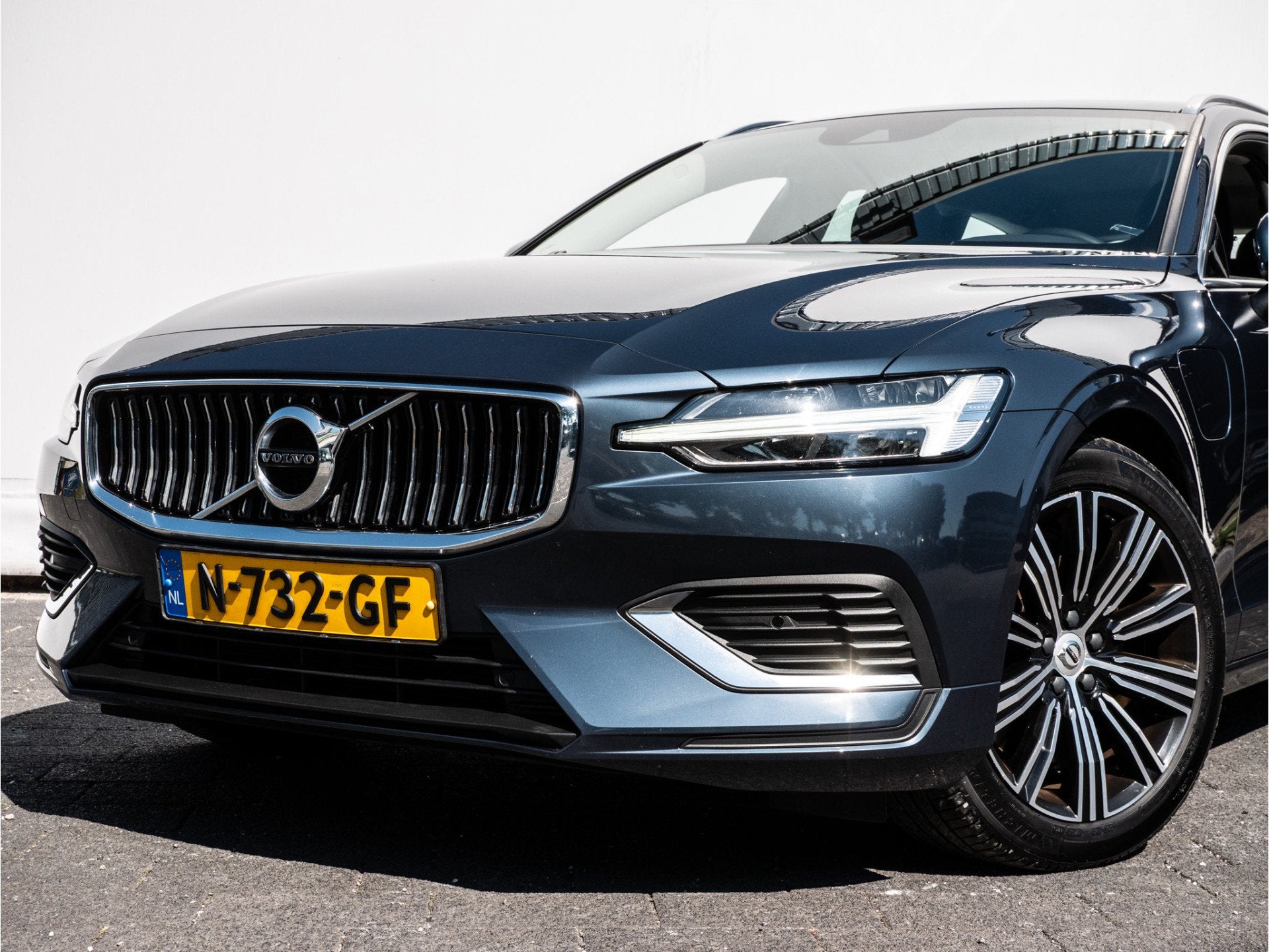 Volvo V60 2.0 T6 Recharge AWD Inscription Expression Leer/ C, Auto's, Volvo, Automaat, Gebruikt, Blauw, Hybride Elektrisch/Benzine