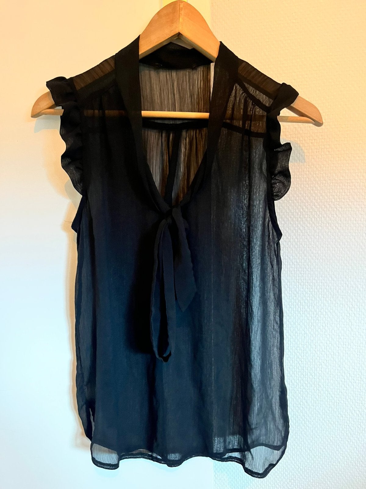 Zwarte transparante top met ruches, maat M, Maat 38/40 (M), Zwart, Ophalen of Verzenden, Zo goed als nieuw