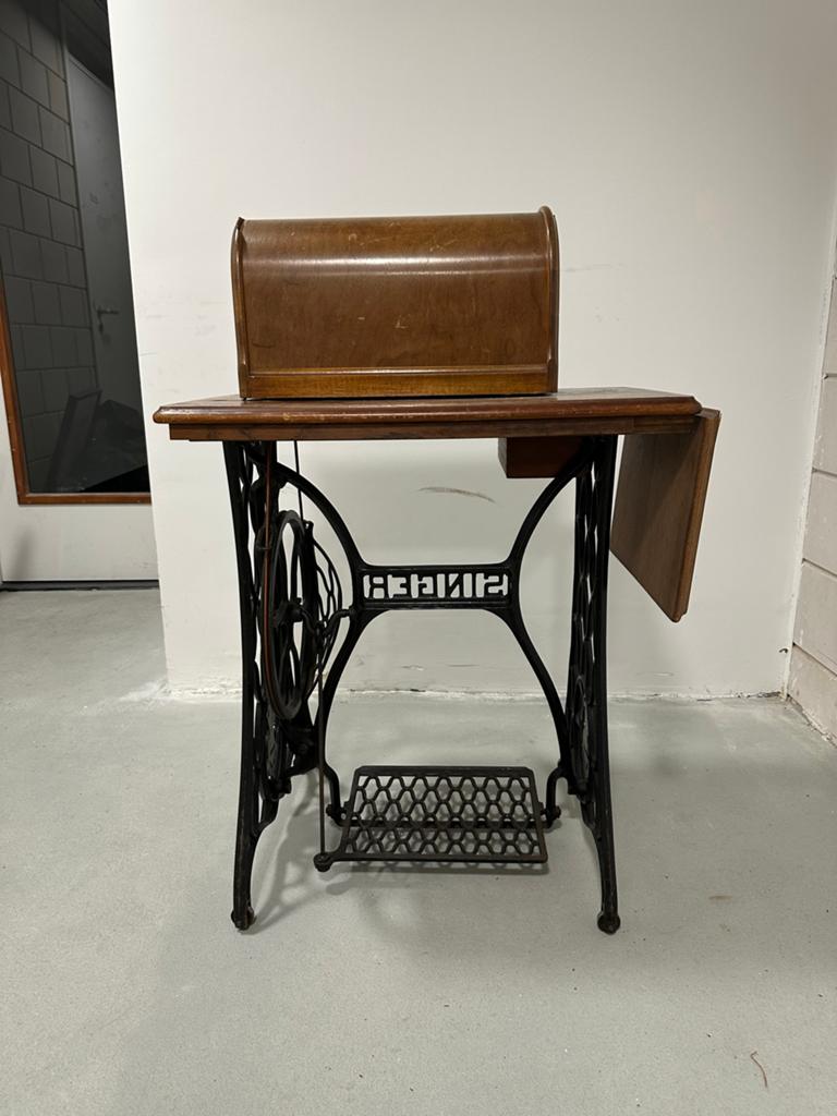Antieke Singer Naaimachine met Tafel - Decoratief, Antiek en Kunst, Antiek | Naaimachines, Ophalen