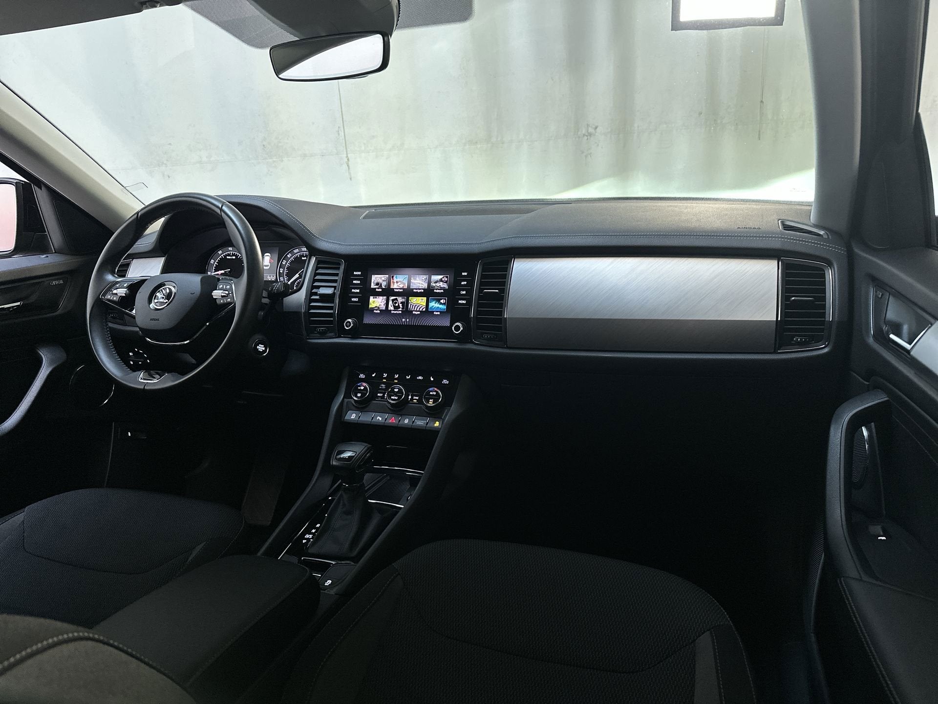 Skoda Kodiaq 1.5 TSI Business Edition 7p. Stoelverwarming Na, Auto's, Dealer onderhouden, Stof, 4 cilinders, 7 stoelen
