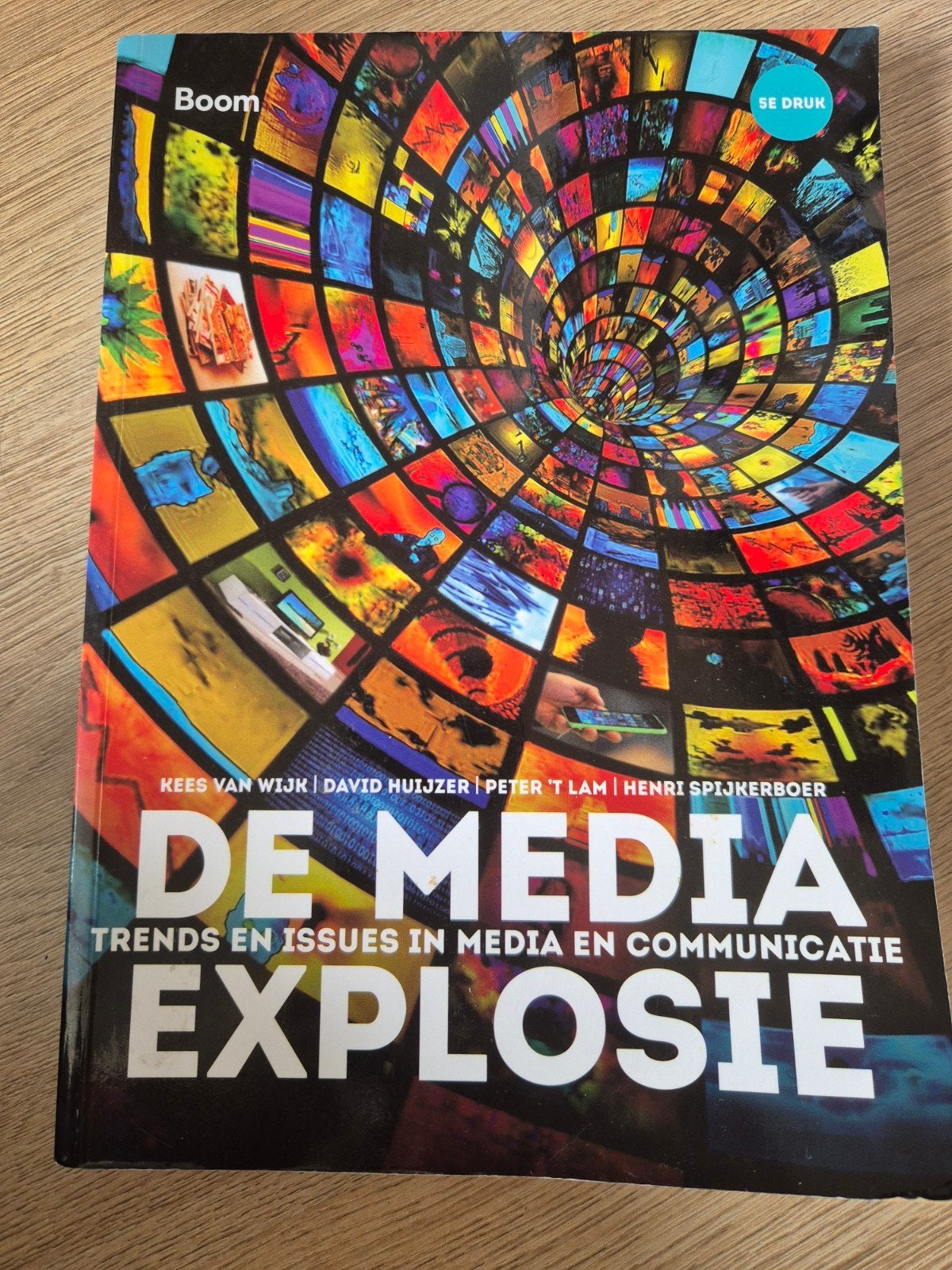 De Media Explosie: Trends en Issues in Media en Communicatie, Gelezen, Kees van Wijk, David Huijzer, Peter 't Lam, Henri Spijkerboer