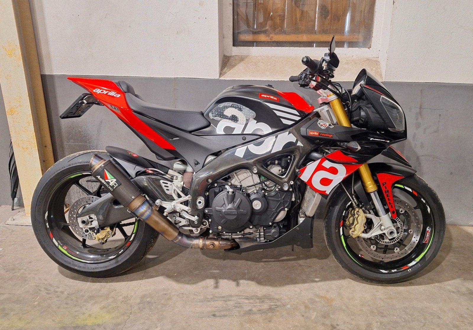 DIKSTE! Aprilia Tuono V4 APRC Hyper naked carbon RSV4 mt09, 4 cilinders, Naked bike, LED Verlichting, Particulier