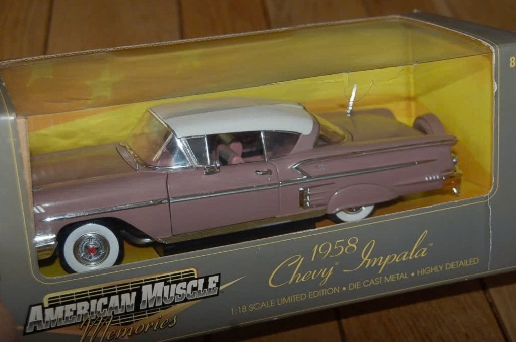 1:18 CHEVY IMPALA pink ERTL in doos WRH, Hobby en Vrije tijd, Verzenden, Zo goed als nieuw, Auto, Overige merken