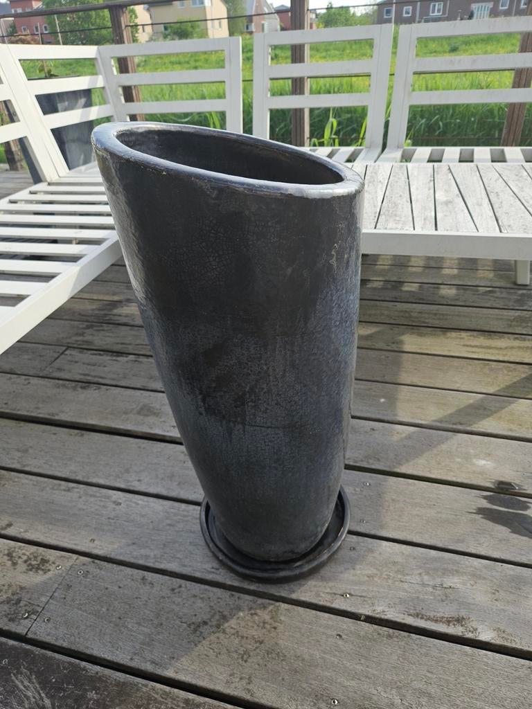 Grote donkergrijze bloempot met schotel, Tuin en Terras, Bloempotten, Rond, Minder dan 40 cm, Ophalen, 25 tot 40 cm