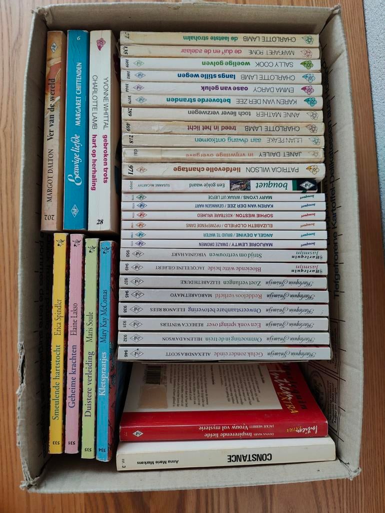 Grote collectie Boeketreeks en Harlequin Jasmijn romans, Ophalen of Verzenden, Gelezen, Diverse auteurs, Nederland
