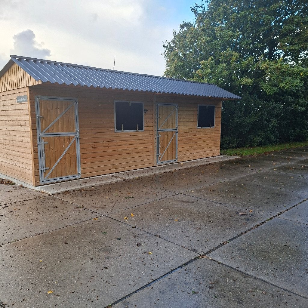 Paarden buitenstal 2 boxen, Stalling, 2 of 3 paarden of pony's