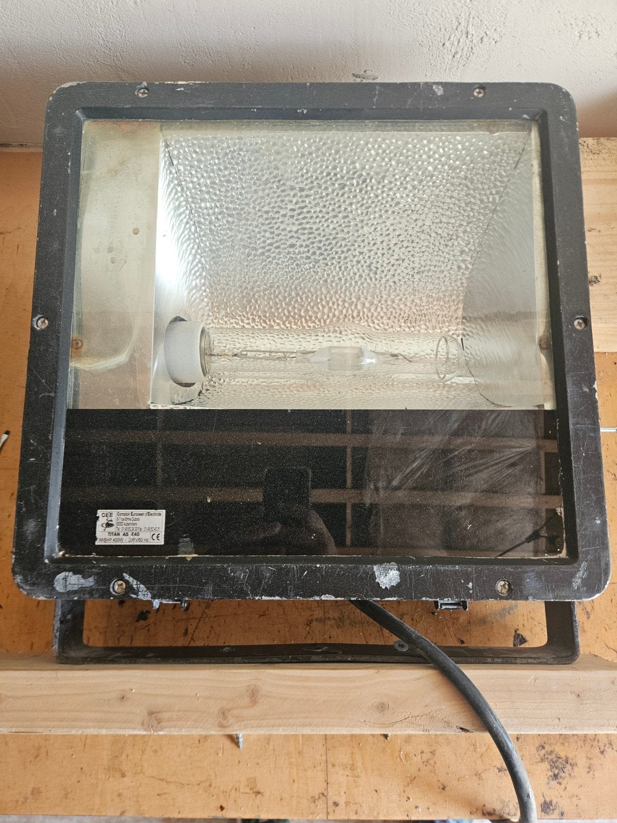 Grote buitenlamp / bouwlamp 400W met halogeenlamp, Ophalen, Gebruikt, 200 tot 500 watt, Lamp met armatuur
