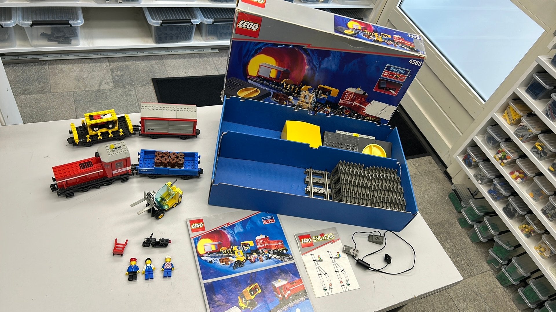 SB2929 Lego trein 9V 4563 compleet + doos + boekje, Kinderen en Baby's, Ophalen of Verzenden, Zo goed als nieuw