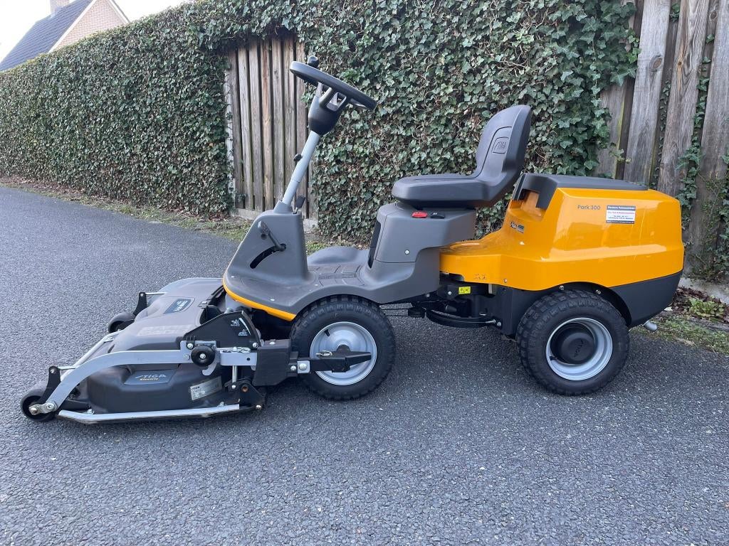 Gebruikt Stiga PARK 300 incl. 95 cm Multiclipdek, Tuin en Terras, Zitmaaiers, Ophalen, Gebruikt, Lange Dreef 11, Stiga
