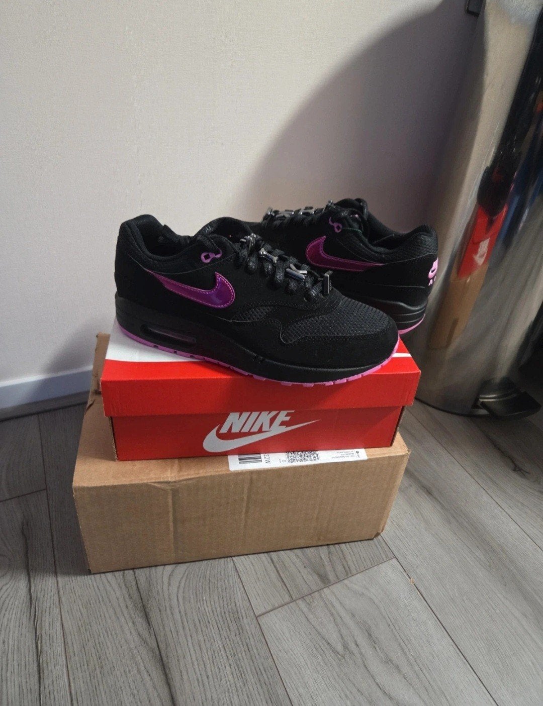 Nike air max 1 Valentine's day. Maat 42.5, Overige kleuren, Nike air max 1, Nieuw, Ophalen of Verzenden