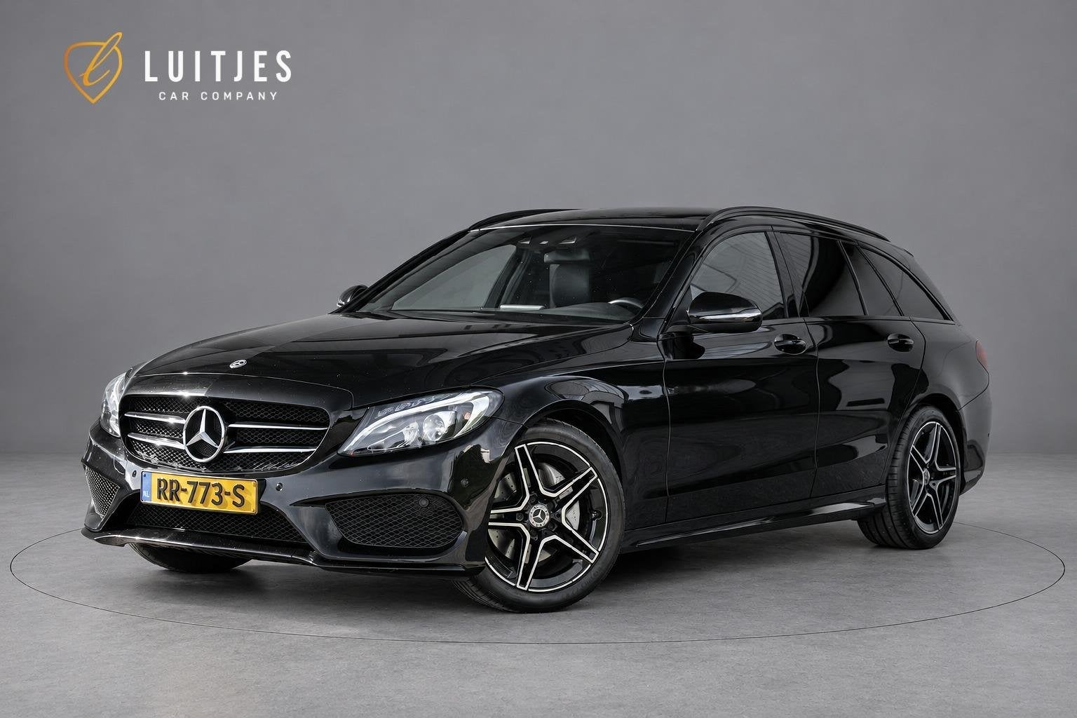 Mercedes-Benz C-klasse Estate 180 AMG Night Edition Pano|Bur, Automaat, Achterwielaandrijving, Zwart, 750 kg