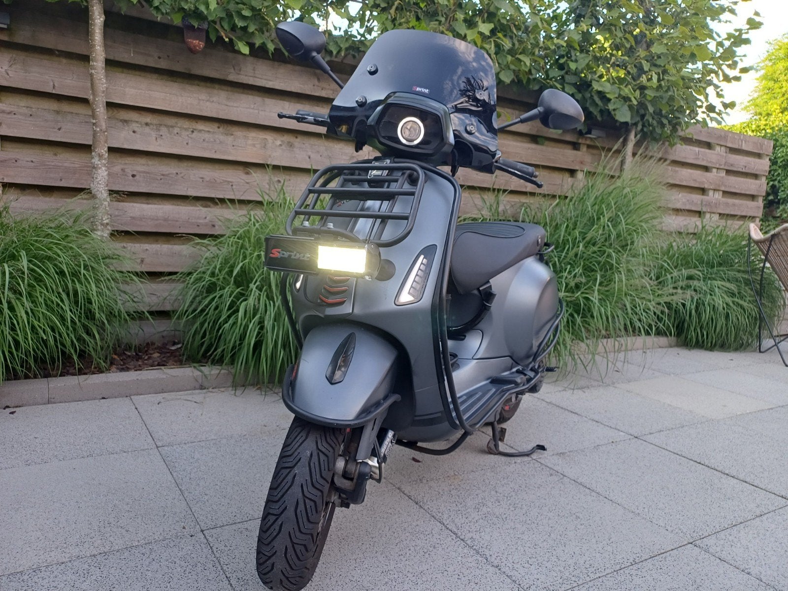 Grijze Vespa Sprint 80cc met Begrenzer En Veel Opties, Ophalen, Benzine, Vespa