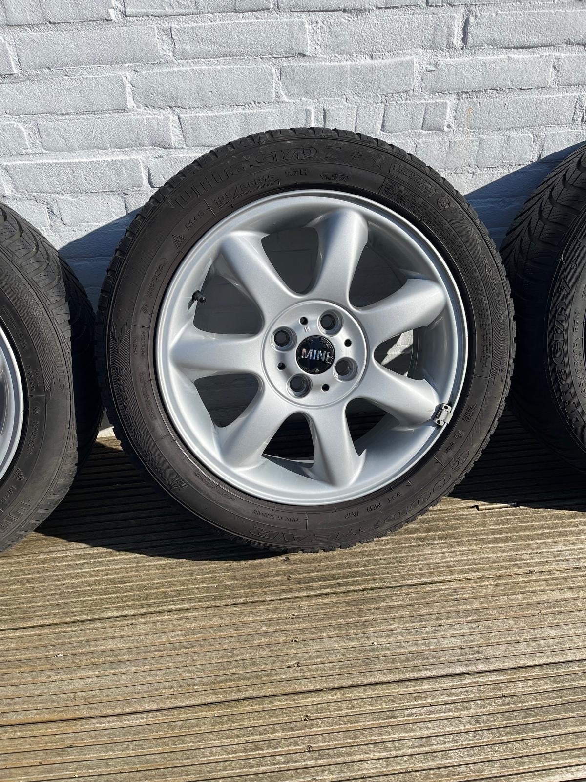 Winterbanden mini clubman 16 inch met velgen, Auto-onderdelen, Banden en Velgen, Gebruikt, 16 inch, Banden en Velgen, Personenwagen