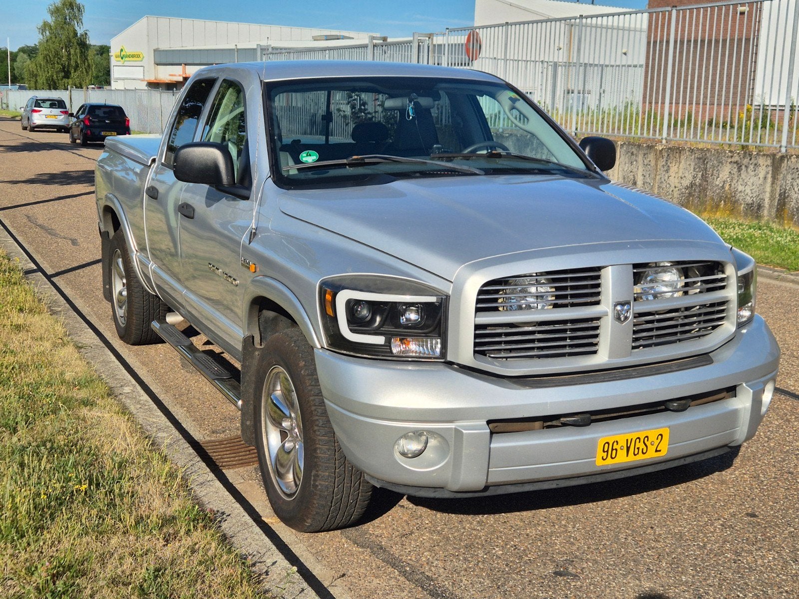 Dodge RAM 5.7 Hemi Sport 2007 zilvergrijs, Automaat, 8 cilinders, 5654 cc, 350 pk