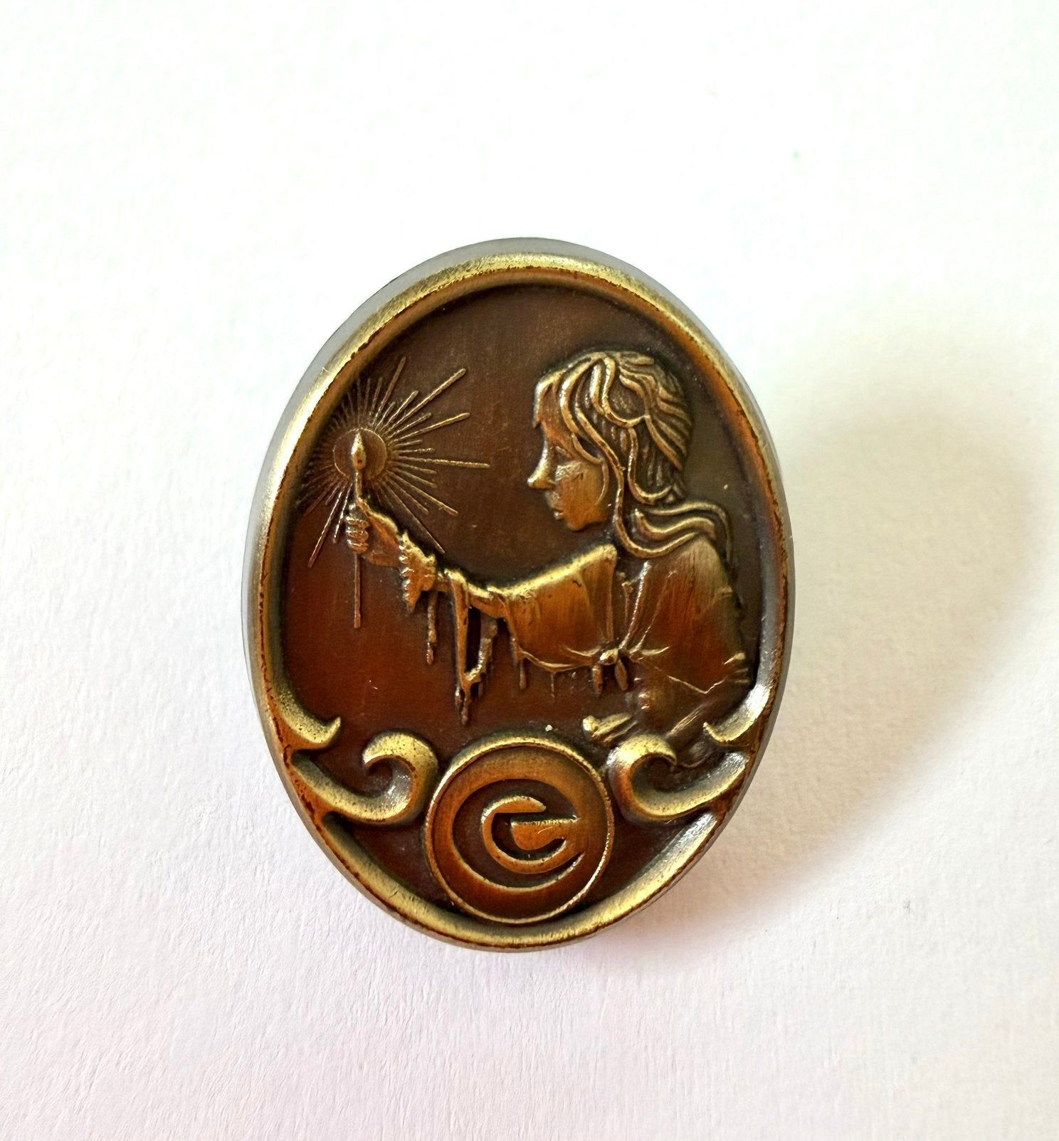 Efteling pin meisje met de zwavelstokjes sprookjesbos, Ophalen of Verzenden, Nieuw, Button of Speldje