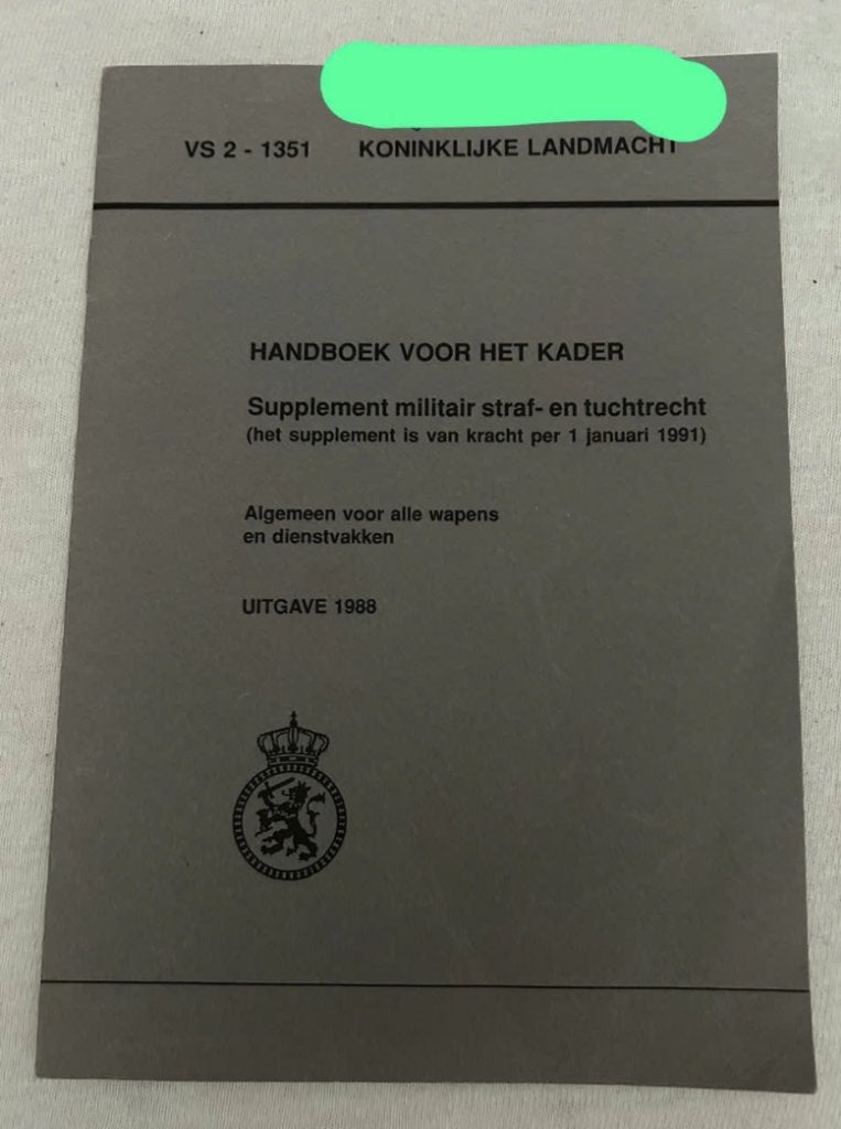 012 Handboek Militair Straf- en Tuchtrecht Landmacht 1988, Verzamelen, Ophalen of Verzenden, Luchtmacht, Nederland, Boek of Tijdschrift