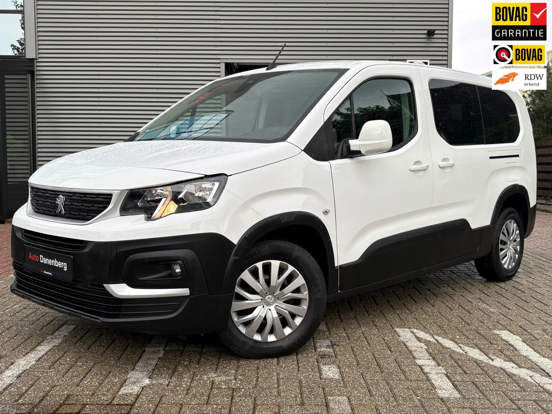 Peugeot Rifter Long 1.2 Puretech Long Active WEINIG KM, Auto's, Peugeot, Voorwielaandrijving, Dealer onderhouden, Stof, Zwart