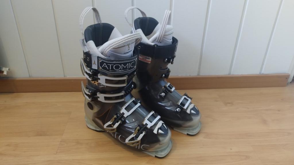 (Dames) Skischoenen Atomic Hawx 100W mp 25 - 25,5 eu 39 - 40, Sport en Fitness, Skiën en Langlaufen, Ophalen, 160 tot 180 cm, Schoenen