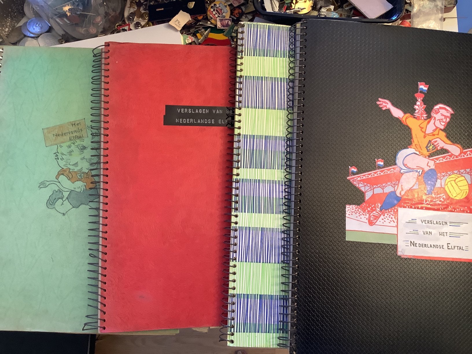 4 plakboeken en 3 schriften Nederlands Voetbalelftal, Ophalen of Verzenden, Gebruikt