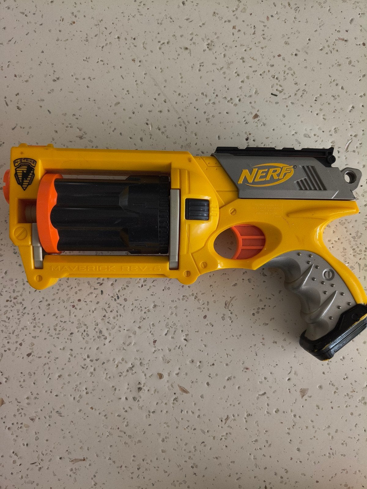 Nerf Maverick REV-6 Blaster - Geel, Ophalen of Verzenden, Gebruikt, Jongen of Meisje