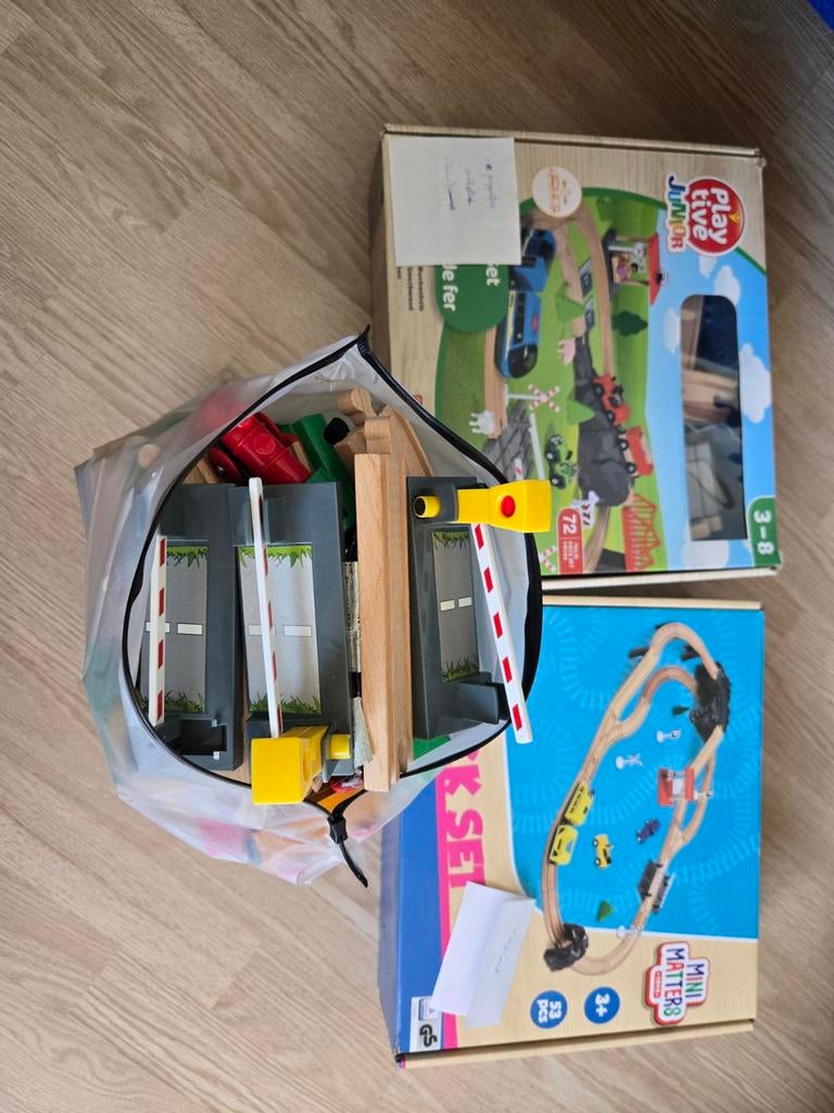 3 sets houten treinbanen met accessoires en een uniek stuk, Kinderen en Baby's, Speelgoed | Houten speelgoed, Ophalen of Verzenden