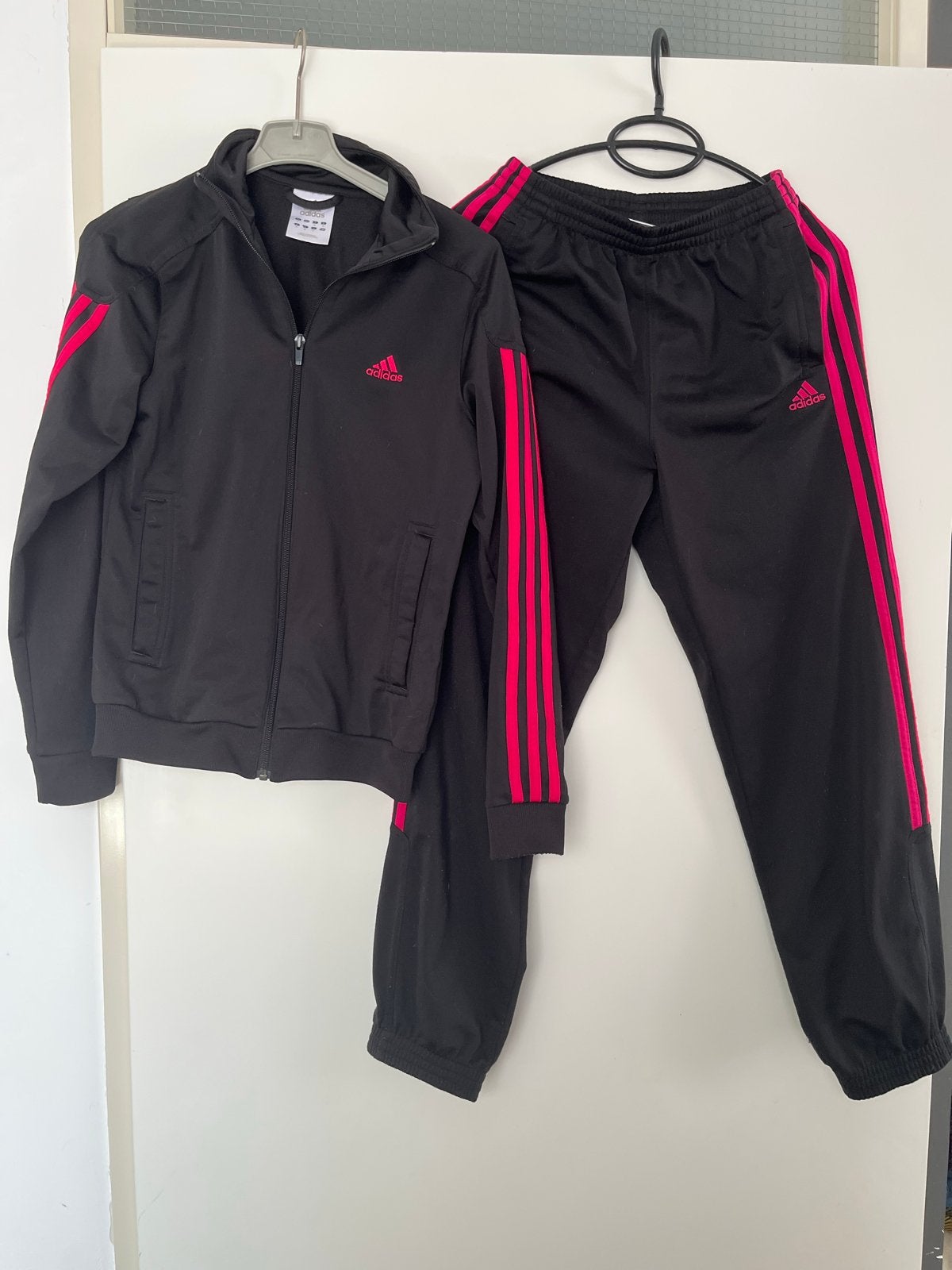 Adidas trainingspak - maat 152, Ophalen of Verzenden, Gebruikt, Jongen of Meisje, Sport- of Zwemkleding