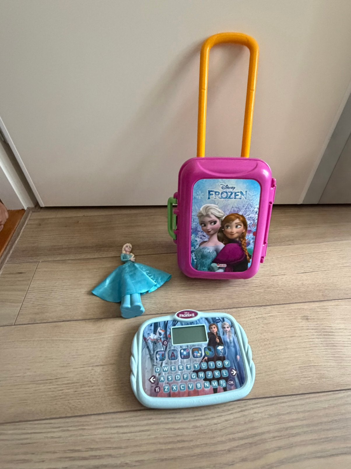 Frozen speelgoed set Vtech tablet koffer trolley pop, Ophalen of Verzenden, Gebruikt, Jongen of Meisje