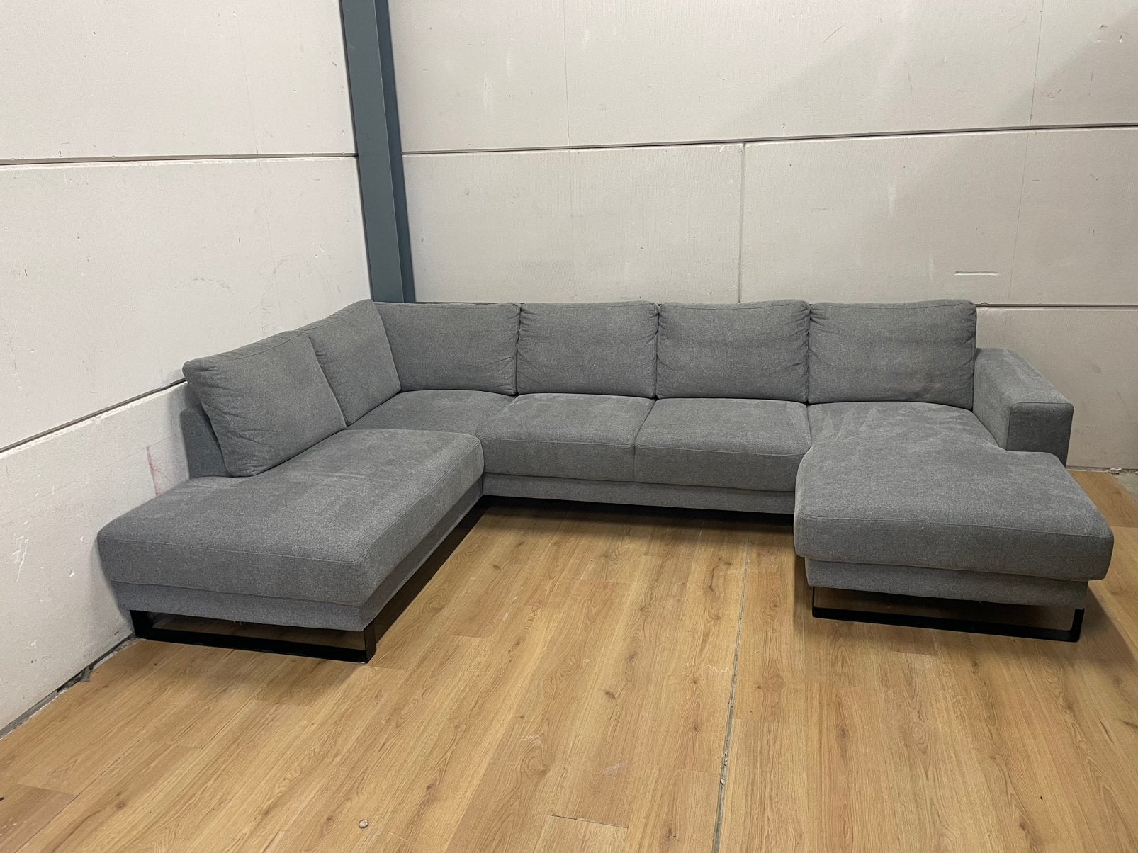 Mooie luxe moderne grijze hoekbank - GEREINIGD!!!