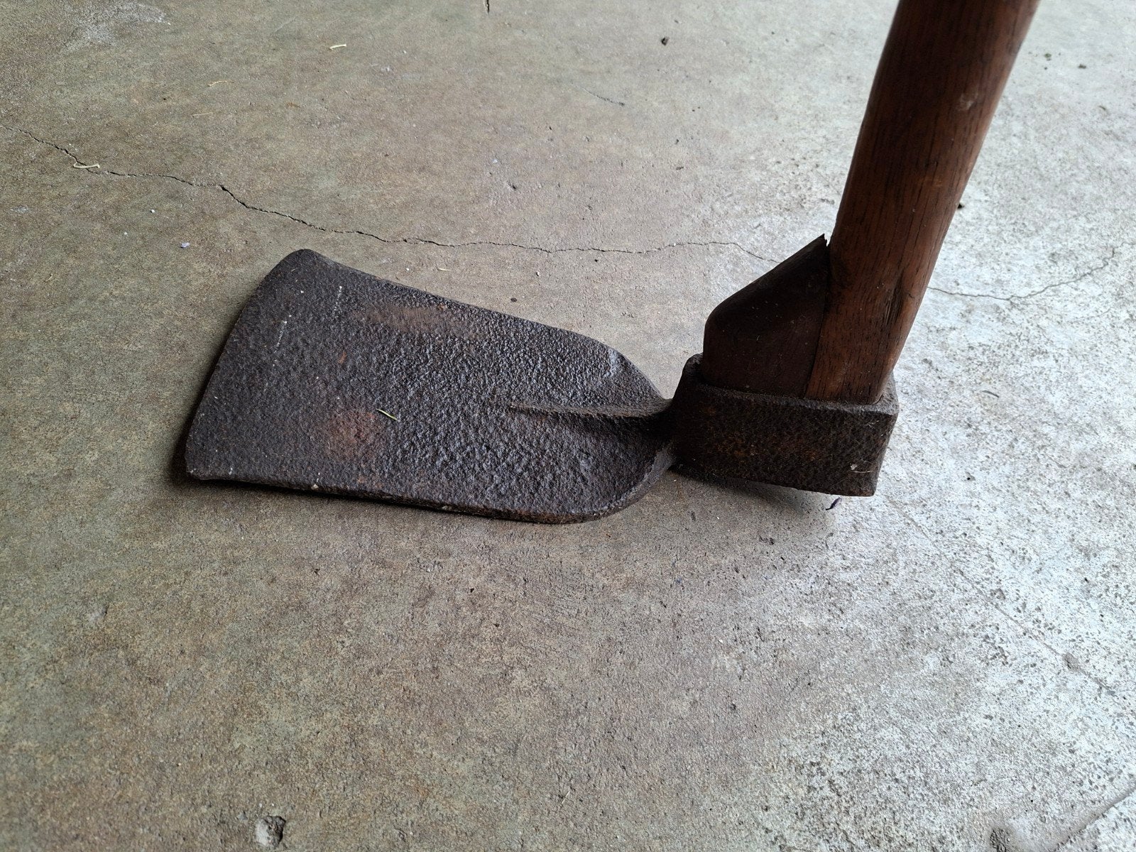 Oude hakblok met Houten Steel, Ophalen, Gebruikt, Schoffel, Onbekend