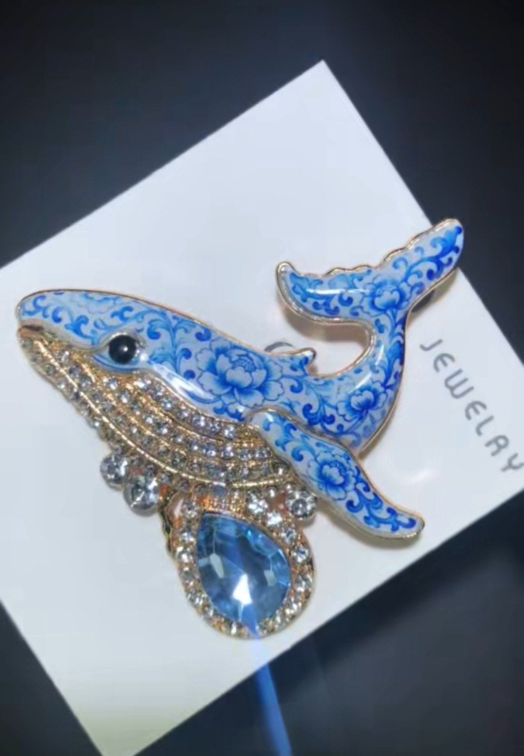 Nieuwe Broche Walvis Blauw Wit met Strass en Edelsteen, Ophalen, Overige materialen, 4 tot 7 cm, Nieuw