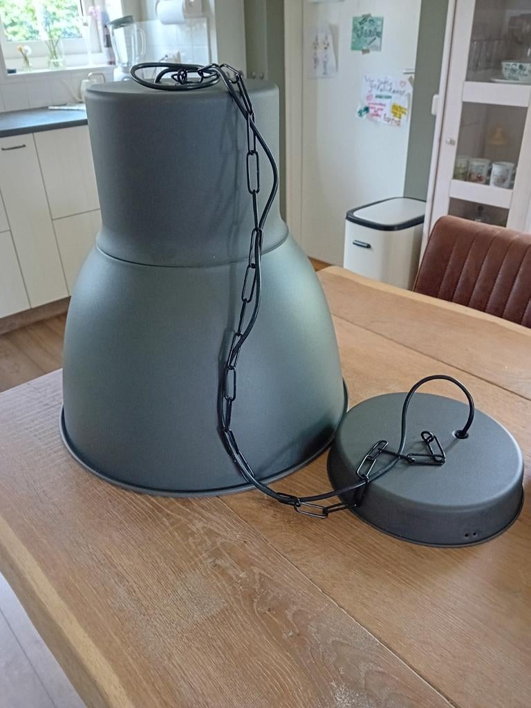 Industriële hanglamp Ikea - Donkergrijs, Huis en Inrichting, Lampen | Hanglampen, Ophalen of Verzenden, Zo goed als nieuw, Metaal