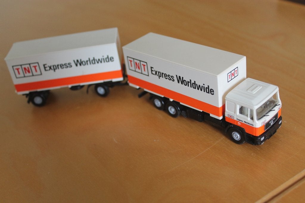 Wiking MAN F90 met wisselbakken 'TNT', Ophalen of Verzenden, Zo goed als nieuw, Bus of Vrachtwagen, Wiking
