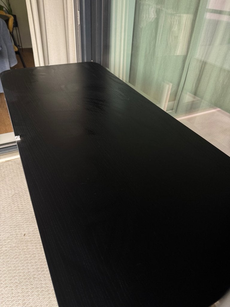IKEA BEKANT bureau 140x60 zwart gebeitst essenfineer/wit, Huis en Inrichting, Ophalen, Hout, Zo goed als nieuw, IKEA