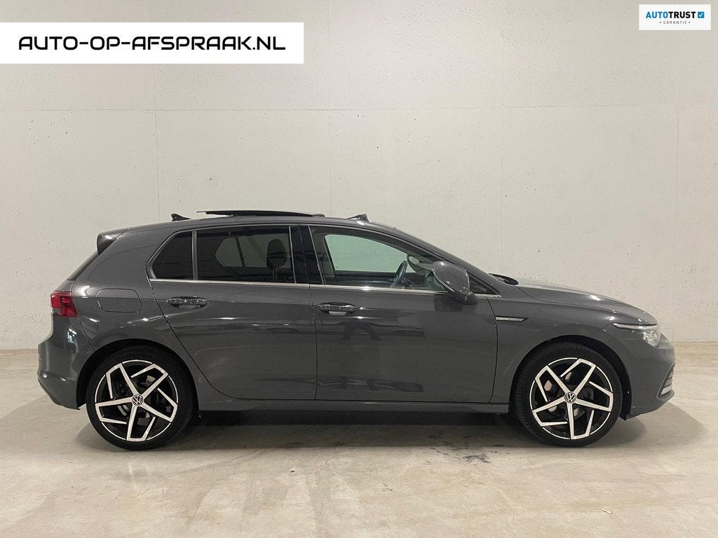 Volkswagen Golf 1.5 eTSI R-Line Pano Automaat Navi PDC Stoel, Auto's, Stof, Euro 6, 4 cilinders, 150 pk