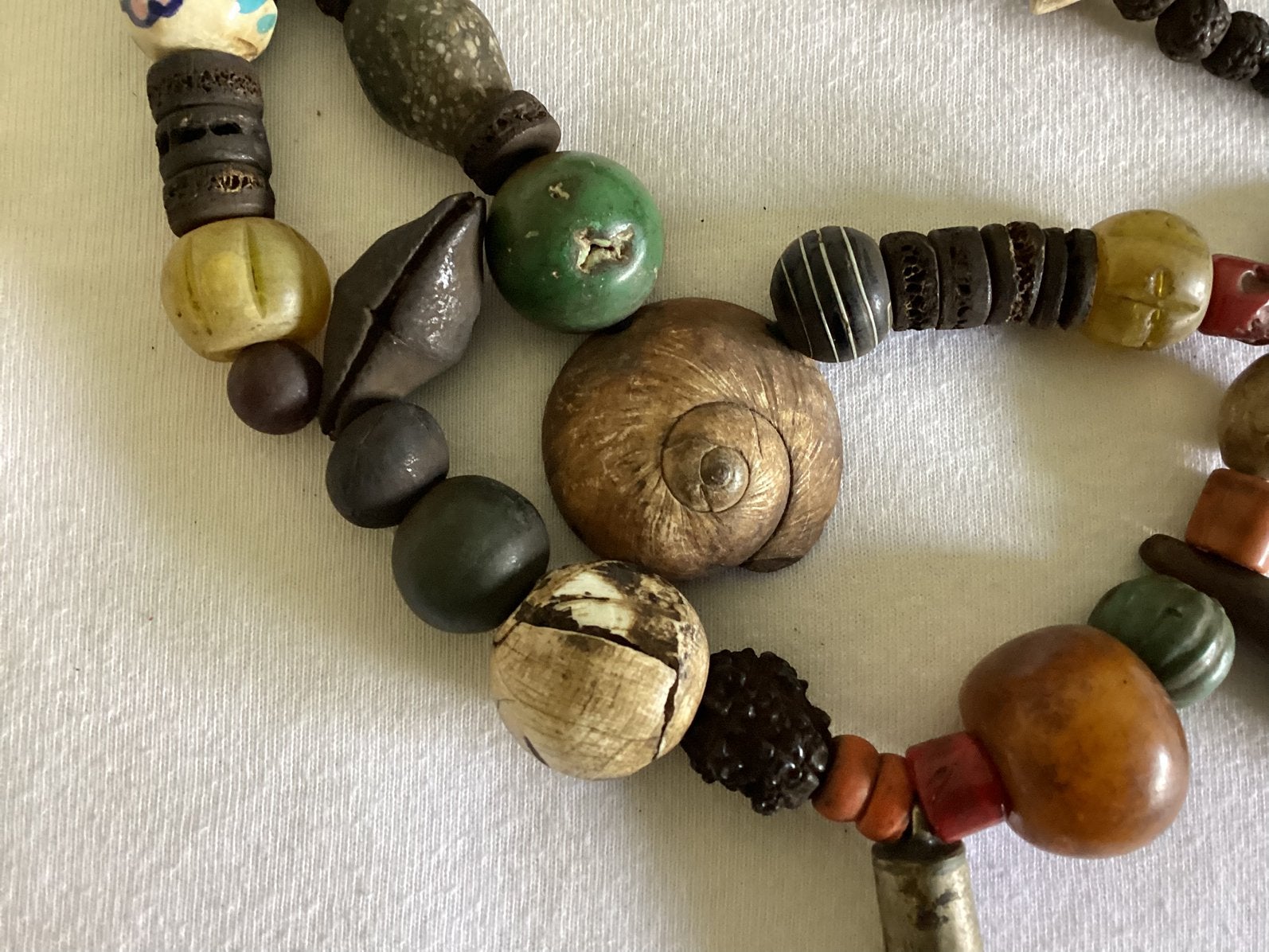Antieke tribal bijzondere etnische Ketting, Antiek en Kunst, Ritueel object, Natuurlijk materiaal, Afrika, 100 cm