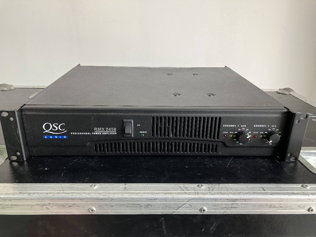 QSC RMX-2450 versterker 2x 650W aan 4 ohm (2x), Ophalen, Zo goed als nieuw, Gitaar, 100 watt of meer