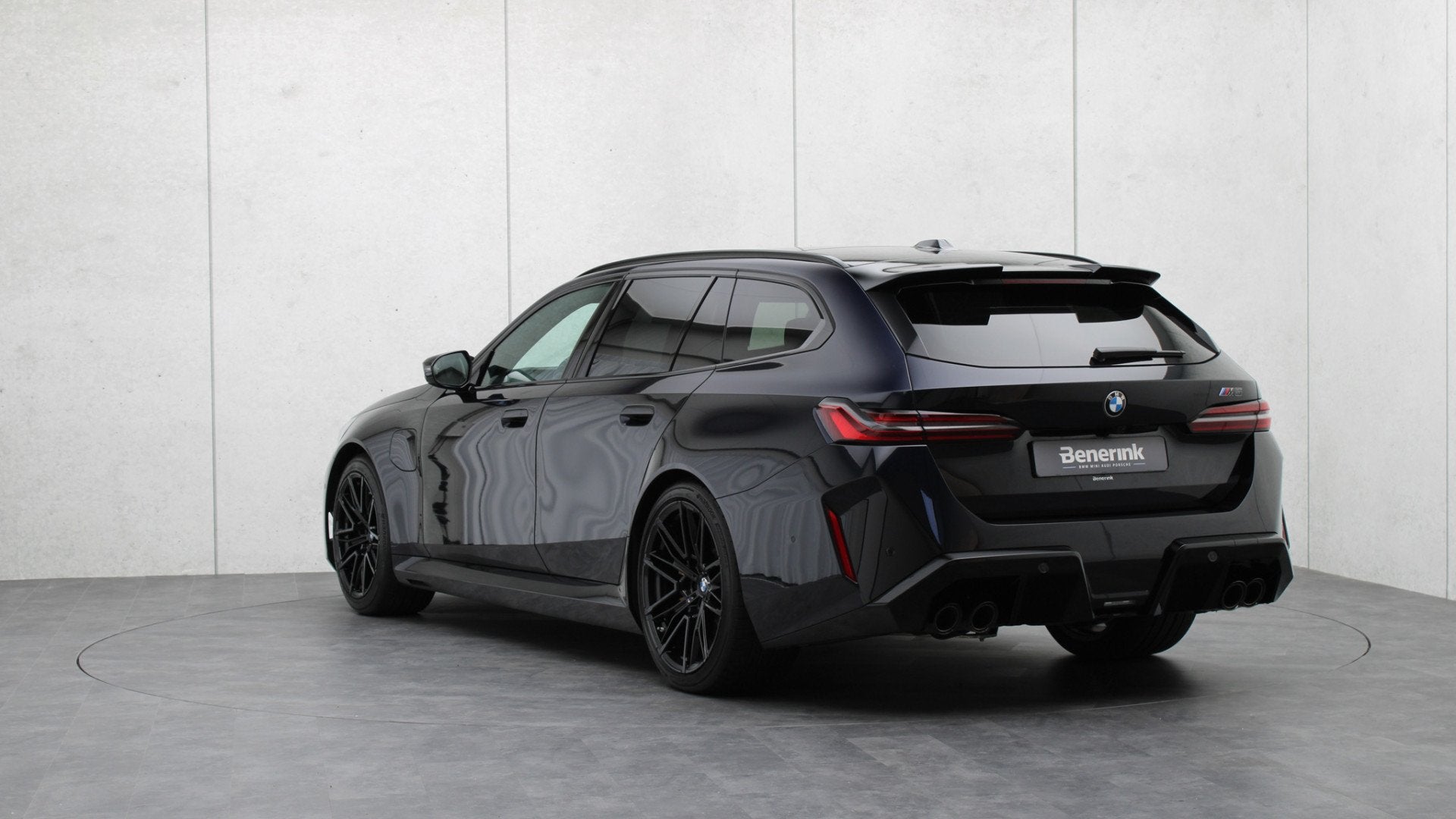 BMW M5 Touring | Ultimate Package | M Drivers Package | Stoe, 12 maanden, Gebruikt, 4395 cc, Zwart